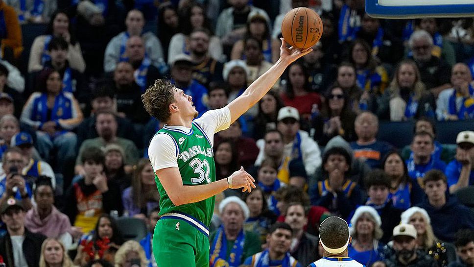 Младата звезда и надежда на Далас Маверикс Купър Флаг продължава