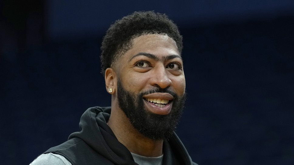 Центърът на Далас Маверикс Антъни Дейвис вероятно ще пропусне няколко