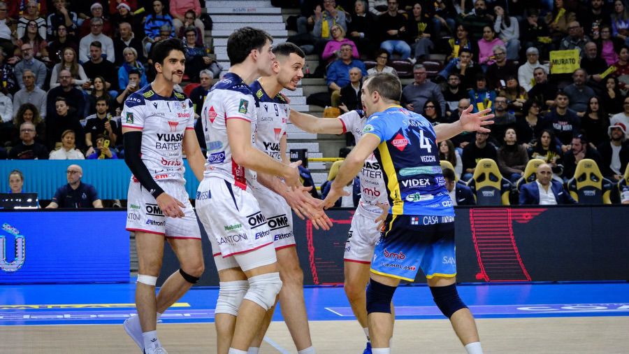 Националите Илия Петков Георги Татаров и техният Юаса Батери Гротадзолина