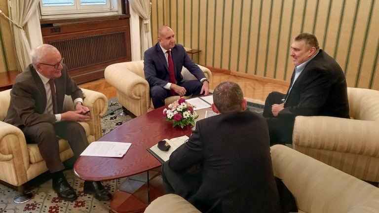 Президентът Румен Радев се срещна с Любо Ганев! България иска финалите в Шампионската лига през 2023 година 🏐