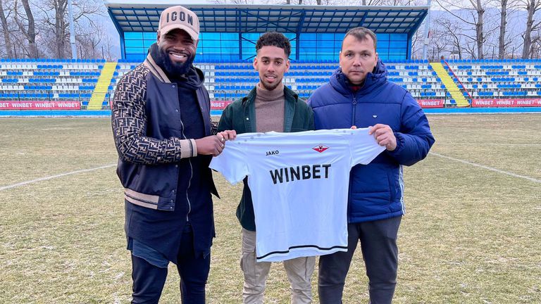  Септември (Симитли) подписа с двама французи 