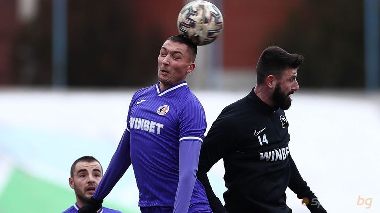 През зимата Александров премина при болярите а контузията му се