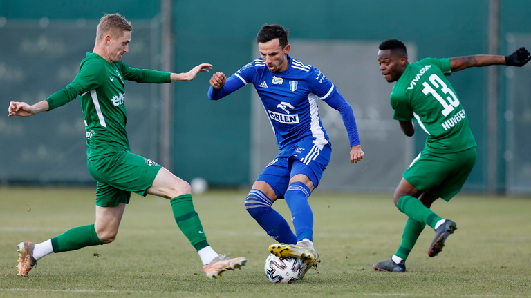  Лудогорец удари поляци в ексцентричен мач, 16-годишен избави дузпа 