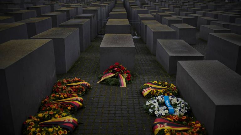  Фенове на Шалке 04 откриха мемориал в респект на жертвите от Холокоста 