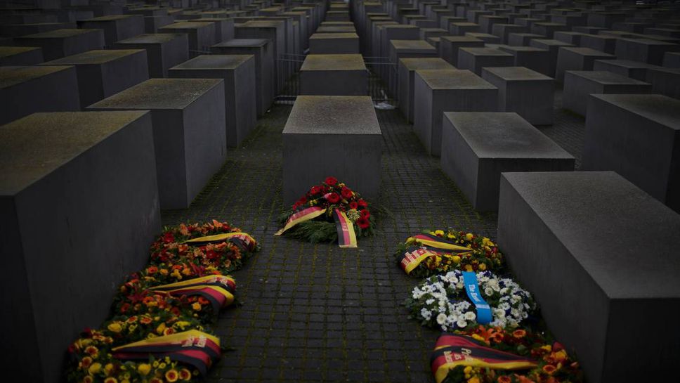 Фенове на Шалке 04 откриха мемориал в почит на жертвите от Холокоста