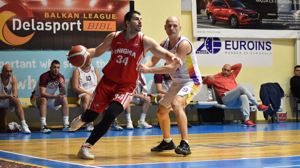 Енигма Фойерверк надви Политехника