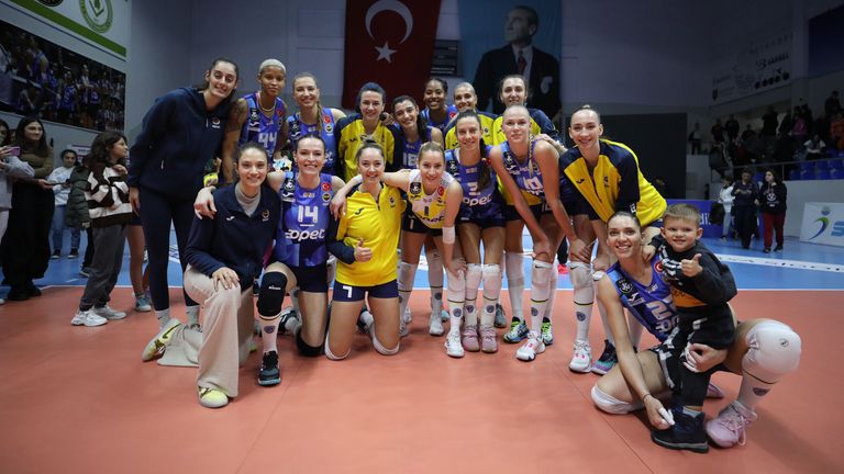Волейболната националка Христина Вучкова и нейният Фенербахче Опет Истанбул записаха