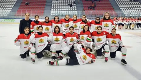  България загуби от Казахстан на Световното състезание по хокей на лед за девойки в София 