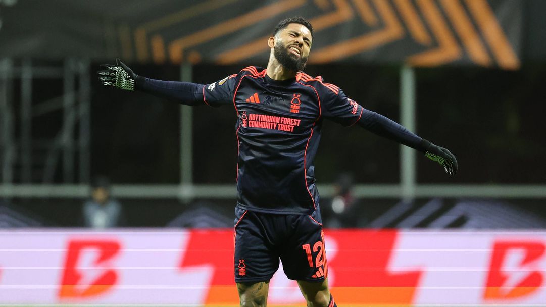 Астън Вила започна преговори, за да си върне Дъглас Луис