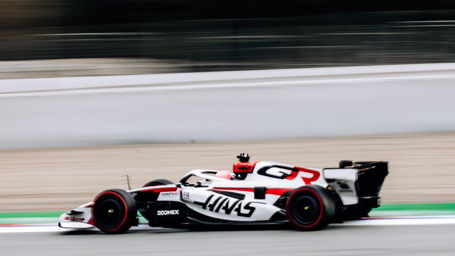 Пилотът на Мерцедес Джордж Ръсел призна че е останал впечатлен