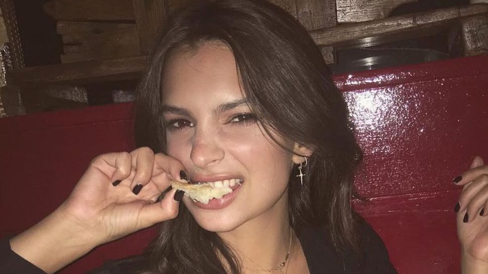 Емили Ратайковски отново разпали страстите в социалните мрежи а повод