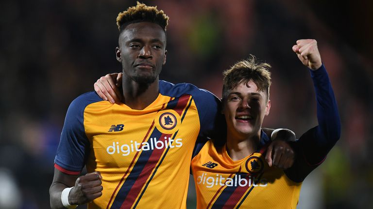  Рома изтръгна успеха против 10 от Специя с дузпа в последните секунди 