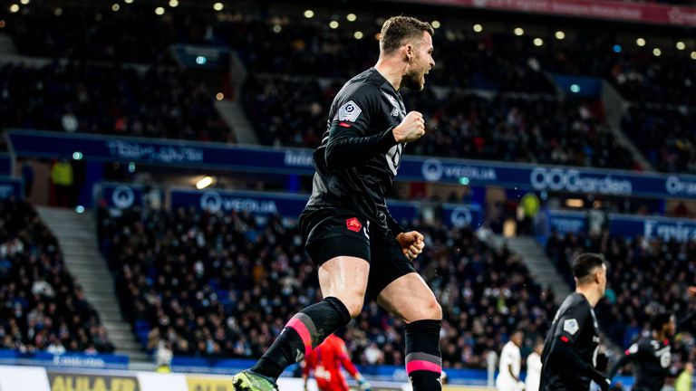  Лил удари Лион като посетител, ВАР също оказа помощ 