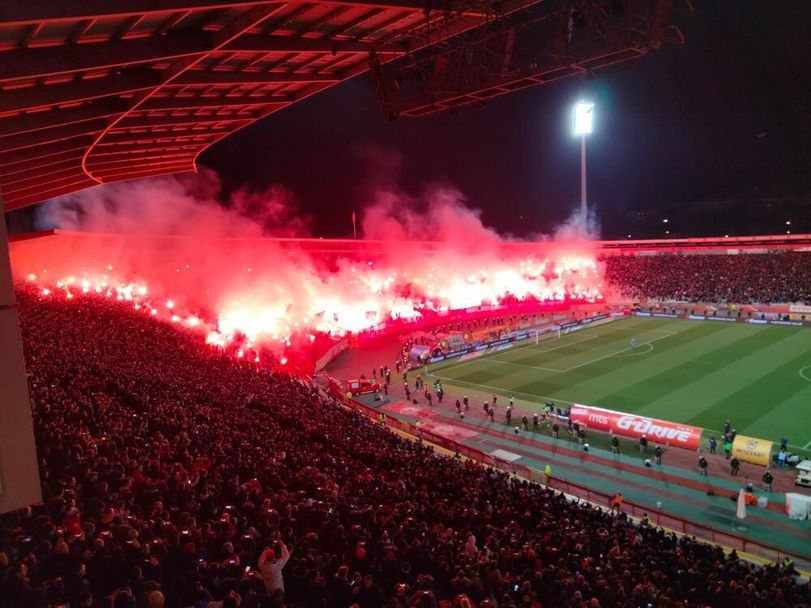  Цървена звезда почитатели 