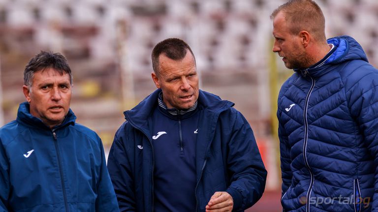 Група от 19 футболисти определи старши треньорът на Левски Елин