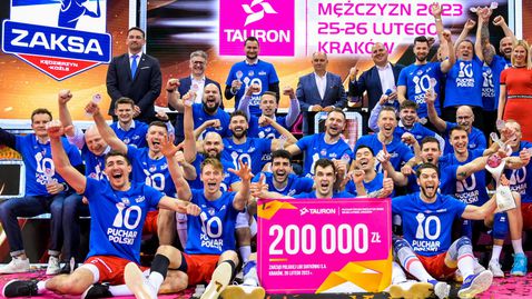 Волейболистите на ЗАКСА спечелиха Купата на Полша, но не забравиха Денис Карягин