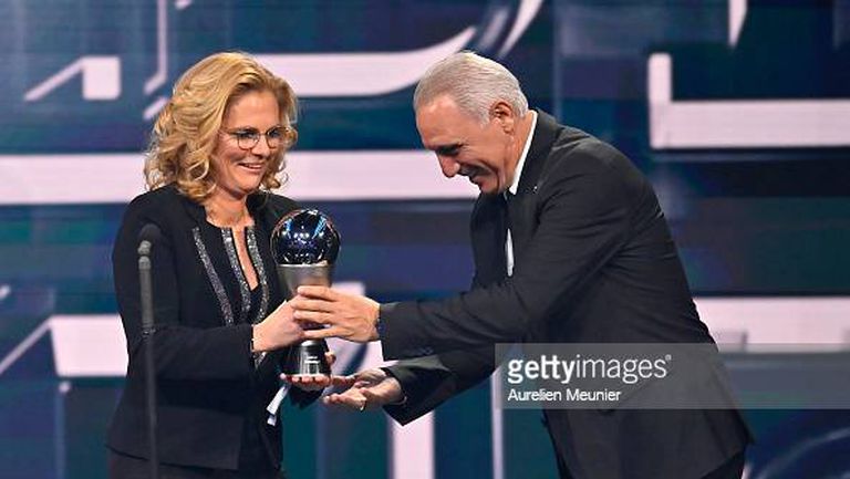 Нидерландката Сарина Вигман бе избрана за най-добър треньор при жените