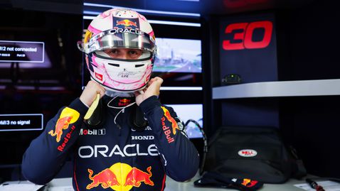 Първа повреда за Ред Бул RB21 по време на тестовете