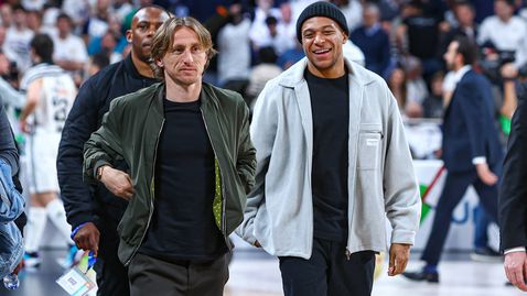 Футболни суперзвезди откраднаха шоуто на Ел Класико в Евролигата