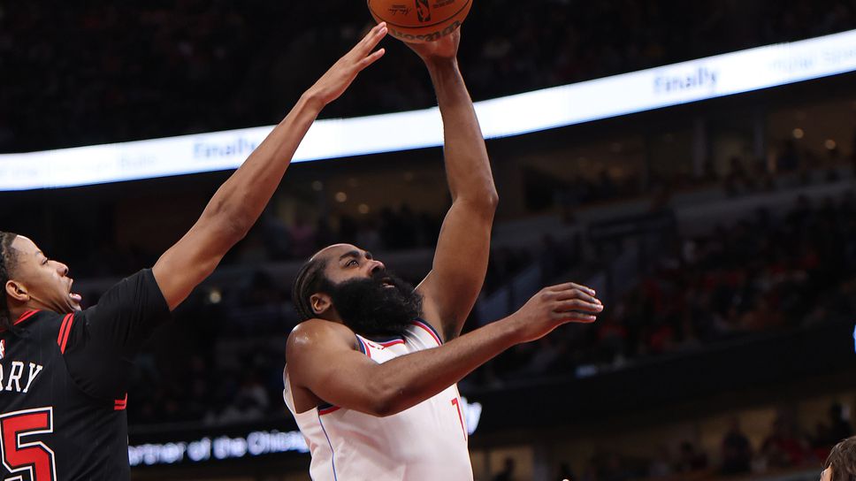 Джеймс Хардън вкара 30, Клипърс надиграха Булс