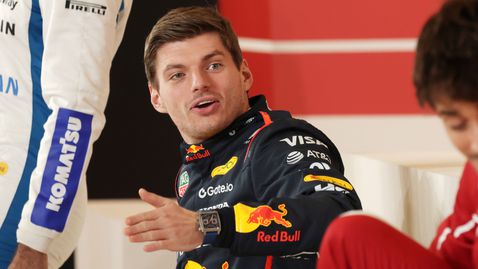 На кого показа среден пръст Макс в Бахрейн?