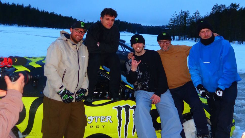 Оливър Солберг вози Ландо Норис на сняг и лед