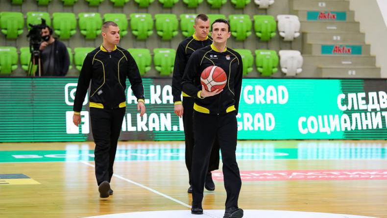 Смениха един от съдиите на Берое - Академик