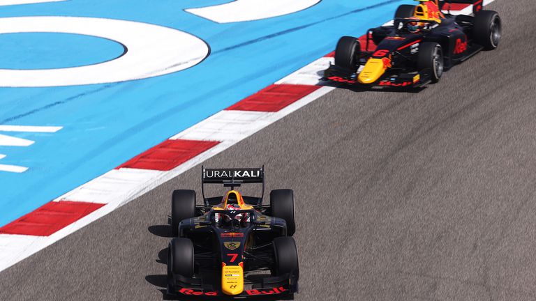 Новобранец триумфира на старта на сезона във Формула 2