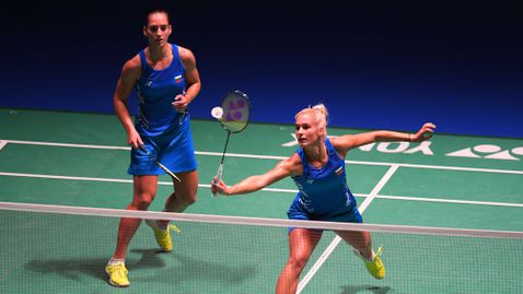 Отлично начало, но първа загуба за сестри Стоеви в Токио 🏸