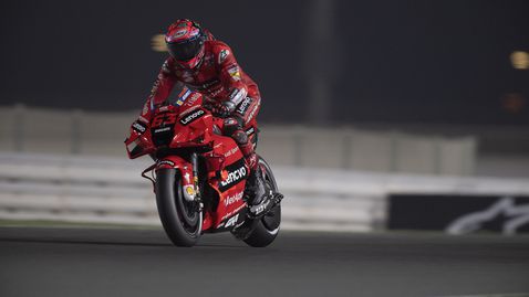 Рекорд и първи пол-позишън за Баная в MotoGP под прожекторите в Катар