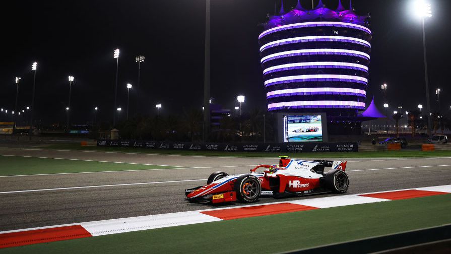 Академията на Алпин окупира подиума във второто състезание от Ф2 в Бахрейн