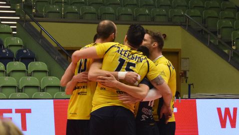 Хебър напред на полуфиналите след втора победа над Локомотив (снимки)