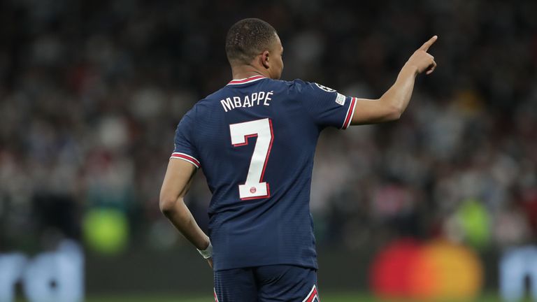 Мбапе се завръща в състава на Франция