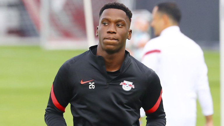  Талант на Лайпциг си поръчвал грозде на масажистите, към този момент обаче няма да го гонят 