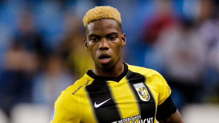  Моуриньо се прицели във футболист на Челси 