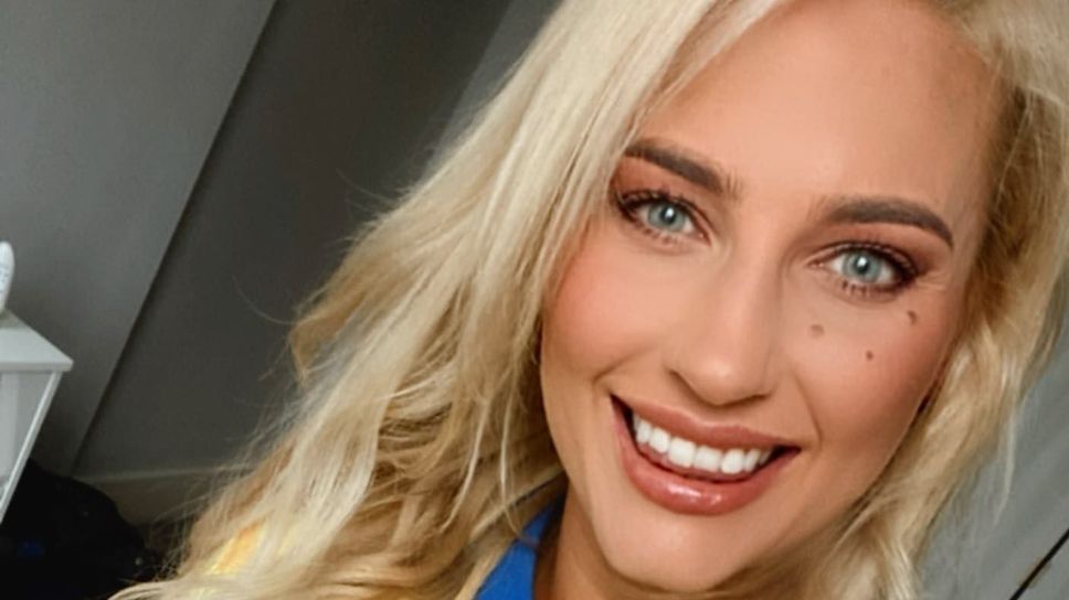 Секси боксьорка блесна по бельо