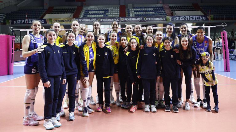 Националката Христина Вучкова и тимът на Фенербахче Опет Истанбул записаха