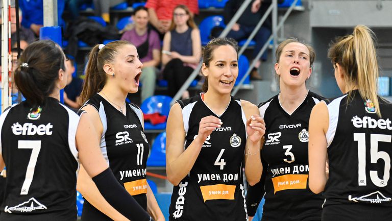 Разпределителката Йоанна Божилова е второто ново попълнение на женския отбор