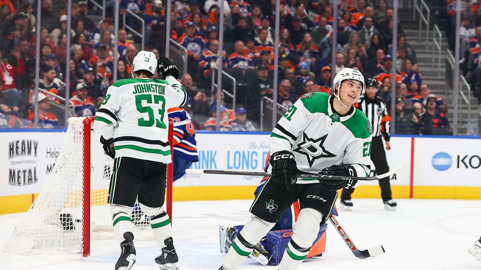 Джейсън Робъртсън вкара хеттрик а Руупи Хинц се отличи с