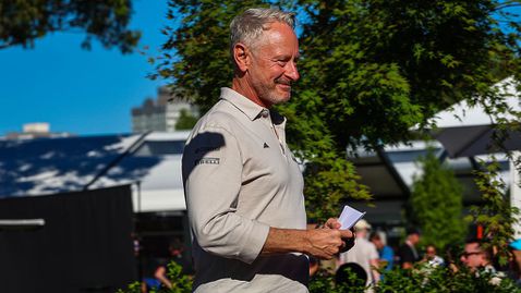 Астън Мартин: Засега Джонатан Уитли не идва при нас