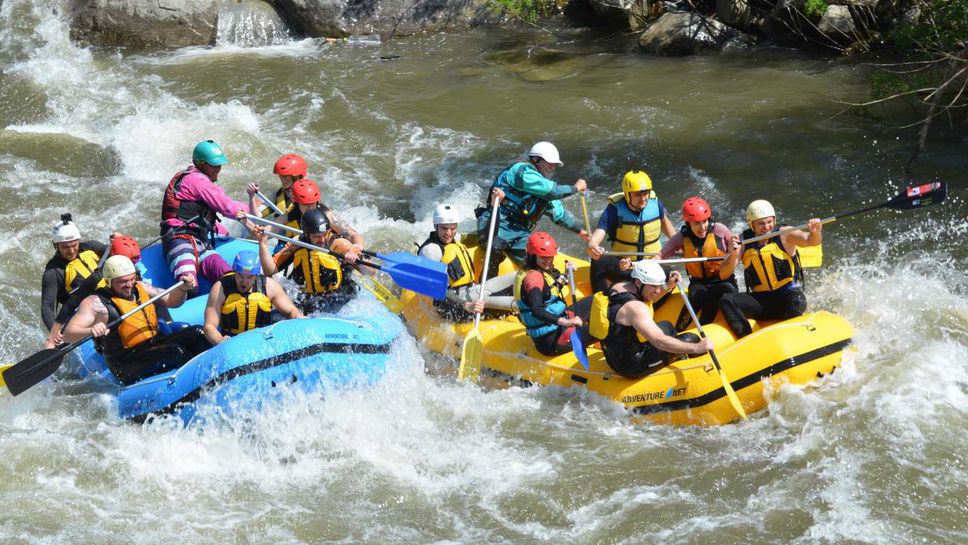 Рафтинг сезон 2026 стартира с почистване и демонстрационни спускания по река Струма