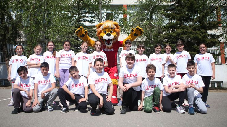  ЦСКА 1948 раздаде дарове в 10 СУ 