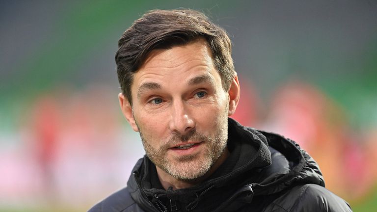  Треньорът на Гройтер Фюрт напуща поста след края на сезона 