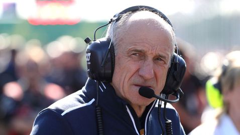  Мекис сменя Тост в Алфа Таури 