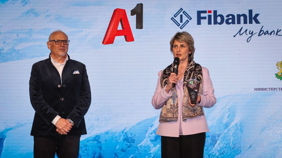 Министър Весела Лечева получи награда за програмата „Научи се да караш ски“