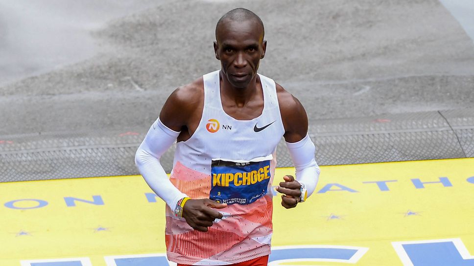 Двукратният олимпийски шампион Елиуд Кипчоге се подготвя за първия си маратон в Африка