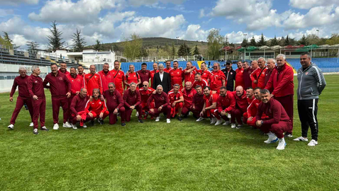  Легендите от Съединени американски щати 94 излизат в мач в помощ на Кочани 