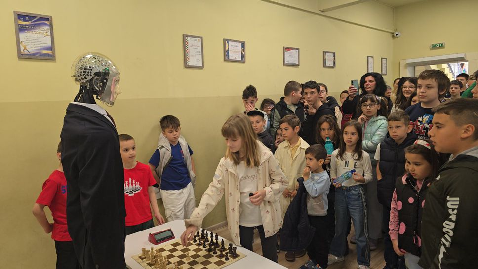 Над 150 деца и роботът Робърт участваха в международния шахматен фестивал "Питагор Елит"