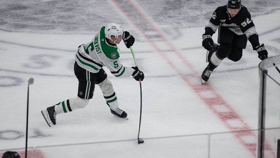 Играч на Далас се размина с болницата след удар с кънка в лицето