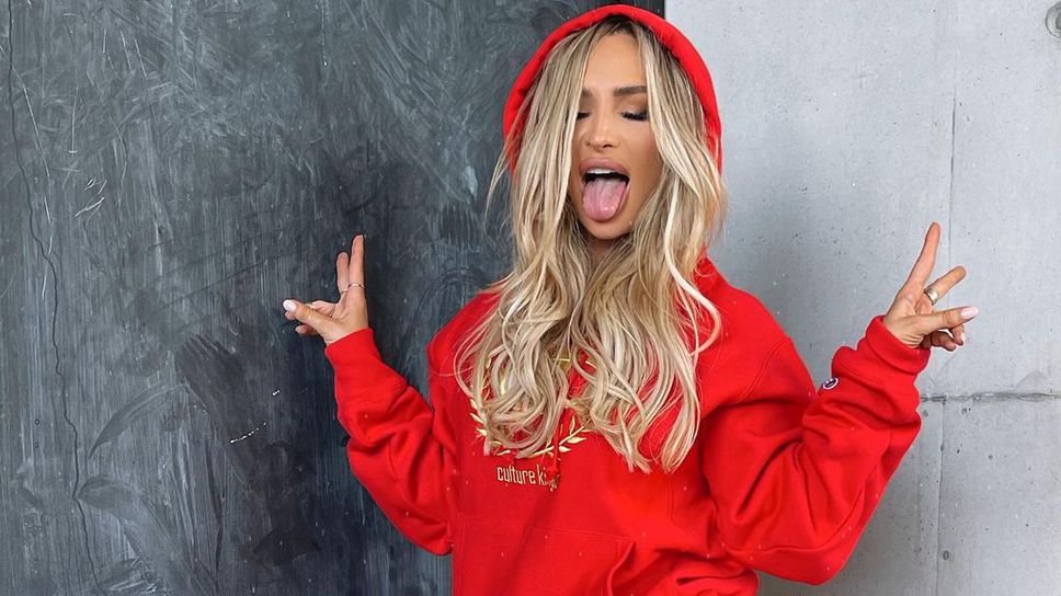 Супермодел свали всички дрехи🔥